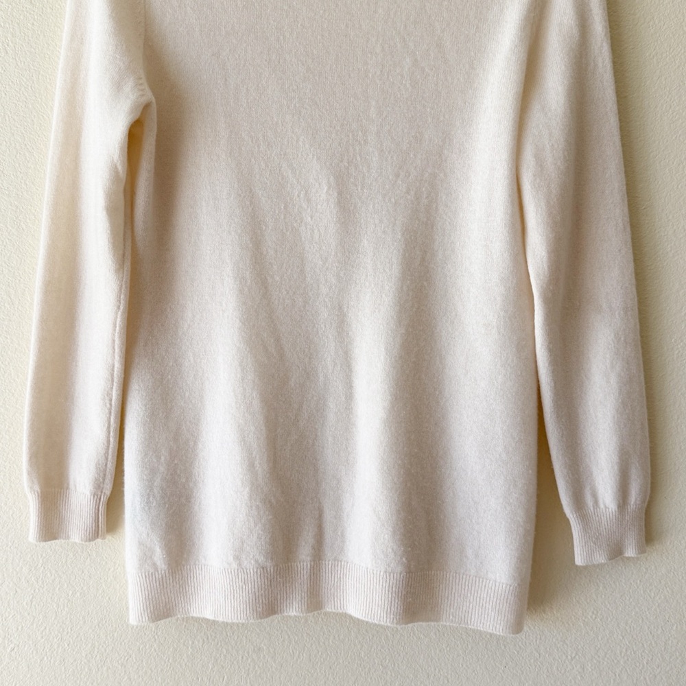 C By Bloomingdale’s 100% Cashmere V-Neck Button Cardigan Sweater Medium Cream - Picture 9 of 10